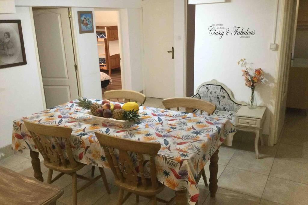 Peaceful 3 Bedroom 8 Person Ground Floor Apartment With Large Private Heated Pool La Digne-d'Amont Extérieur photo