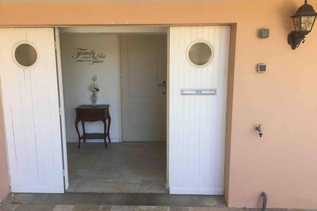 Peaceful 3 Bedroom 8 Person Ground Floor Apartment With Large Private Heated Pool La Digne-d'Amont Extérieur photo